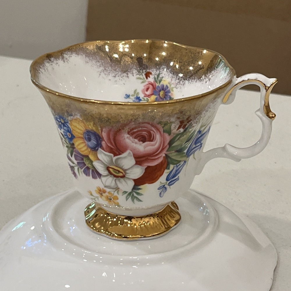 Vintage royal albert gold crest bone China England cabbage rose tea cup Saucer - Picture 6 of 11